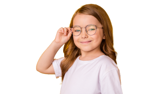 Enfant portant des lunettes