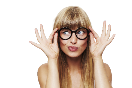 Femme portant des lunettes